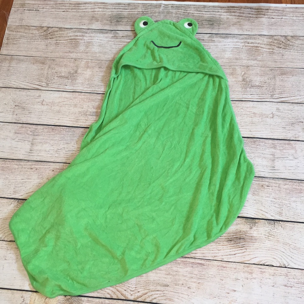 Kids hooded frog towel